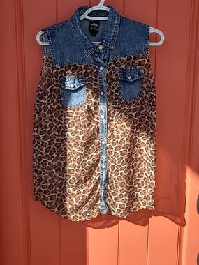 Woman's Denium And Lepard Shirt Sz M